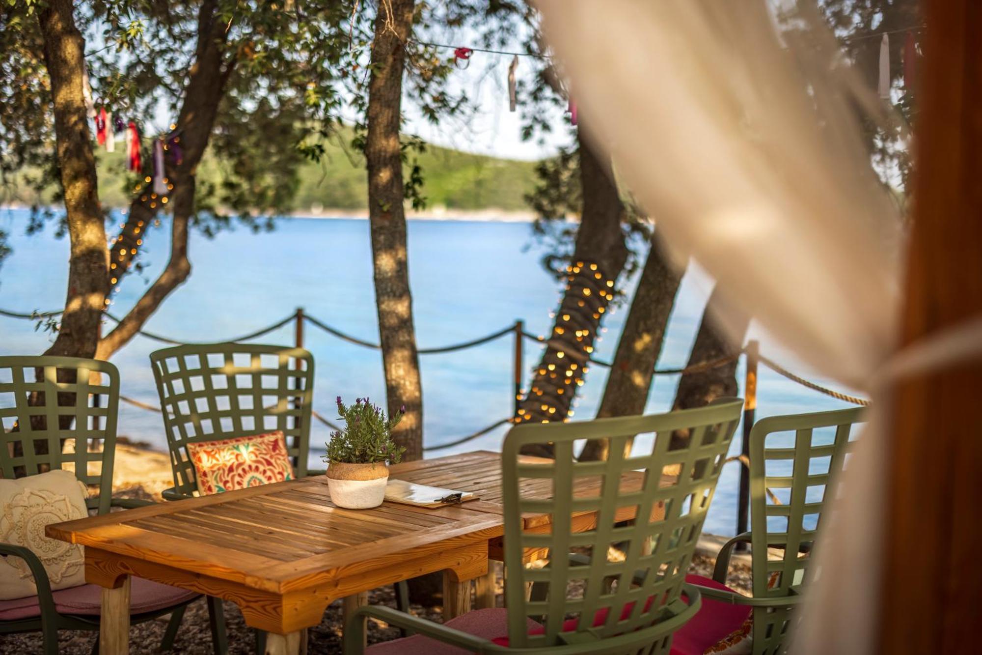 Maistra Camping Koversada Uncovered Naturist Pitches Orsera Esterno foto